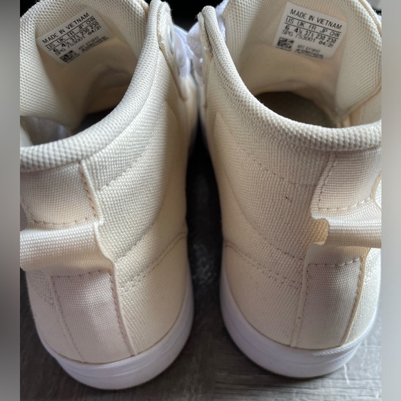 Adidas Canvas - Picture 15 of 16